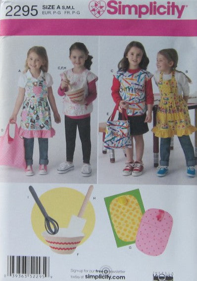 CHILDS APRONS BAGS POTHOLDEER AND FELT ACCESSORIE