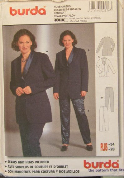 WOMAN PANTSUIT