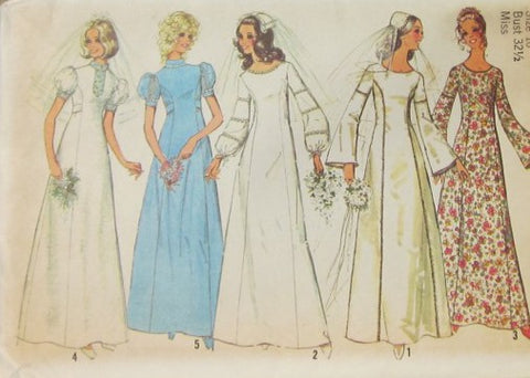 MISSES' BRIDE OR BRIDESMAID DRESS WITH SLEEVE AND NECKLINE IN