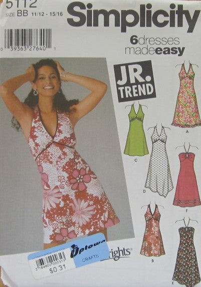 JUNIORS DRESS IN TWO LENGTHS WITH BODICE AND HEMLINE VARIATION