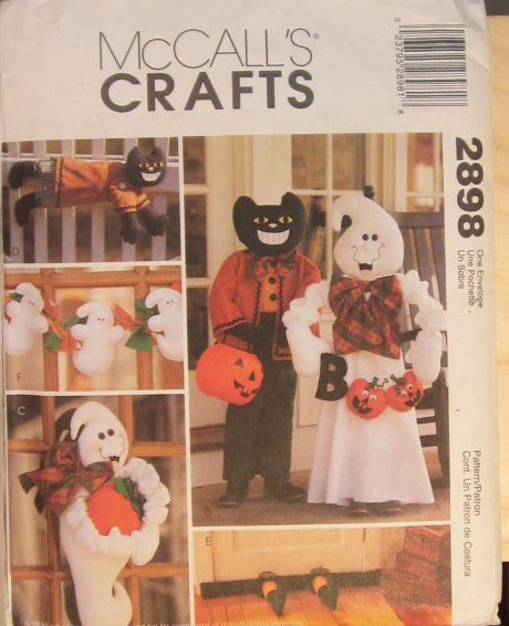 HALLOWEEN DECORATING