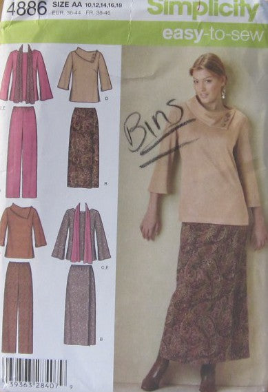 MISSES/WOMENS TOP PANTS SKIRT AND SCARE