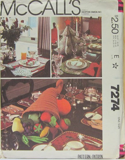 HOLIDAY TABLE SETTINGS