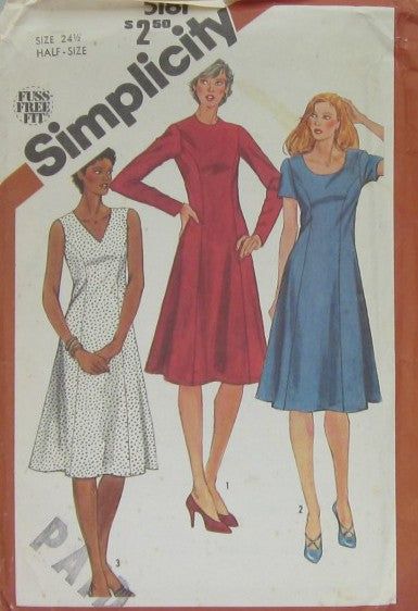 DRESS WITH NECKLINE VARIATIONS IN HALF-SIZES....A FUSS-FREE FIT