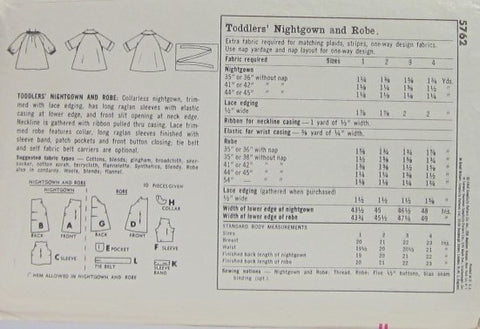 TODDLERS' NIGHTGOWN AND ROBE