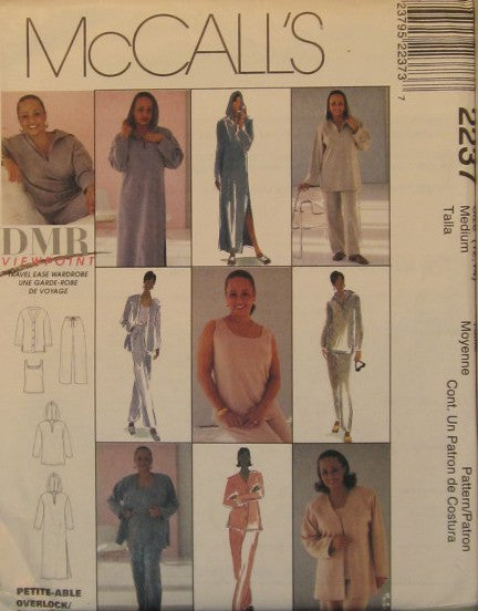 MISSES HOODED LOUNGER IN