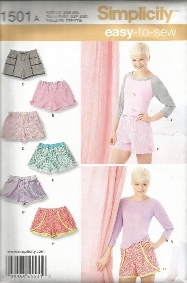 MISSES' SHORTS WITH FABRIC AND TRIM VARIATIONS AND KNIT TOP